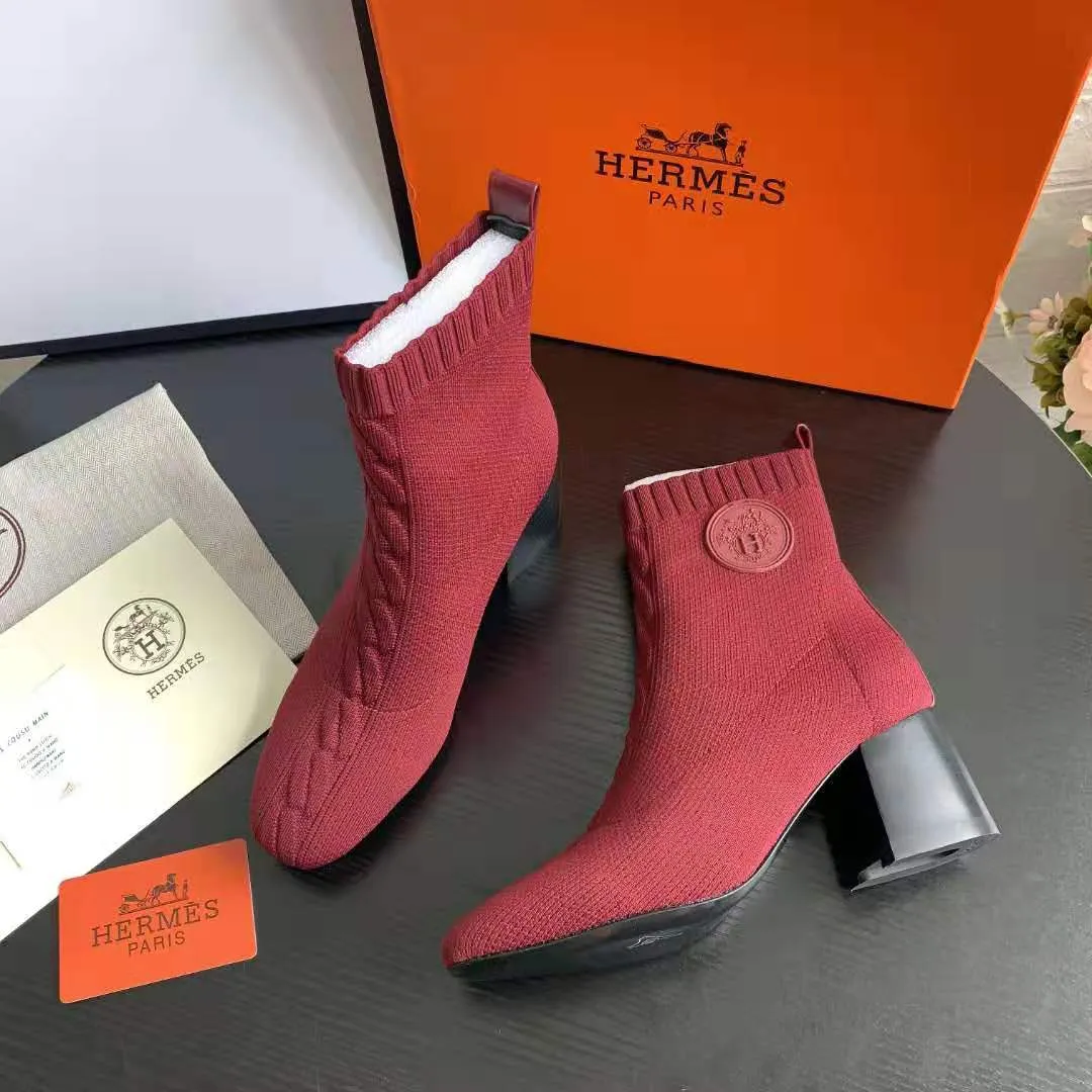 👟👟Ex-factory price 460👟👟 Hermes Hermes early autumn new model, the highest version on the market! Original board 1:1 purchasing level quality.  This is the youngest item from the H family this season! It’s just right to wear this season, it looks great on your feet and looks particularly slender 🌹 Fabric: Original 1:1 molded imported knitted upper, sheepskin lining. The heel is the latest molded horseshoe heel this year, with a heel height of 6.5cm 🌹 Size number: 34-41 (34.40 41/42 customized) 🌹 Outsole: Rubber sole and genuine leather sole optional 🌹Color: black, white, blue, burgundy 🌹Packaging with cloth bag certificate